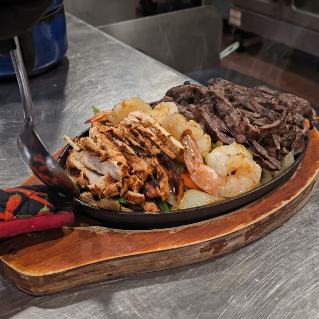 Trio Fajitas.